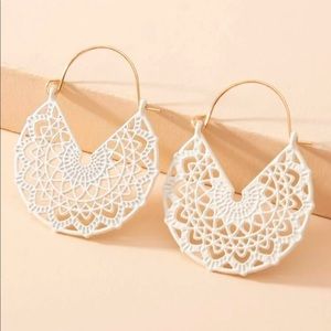 Hallow out flower pattern earrings dangle style white statement earrings